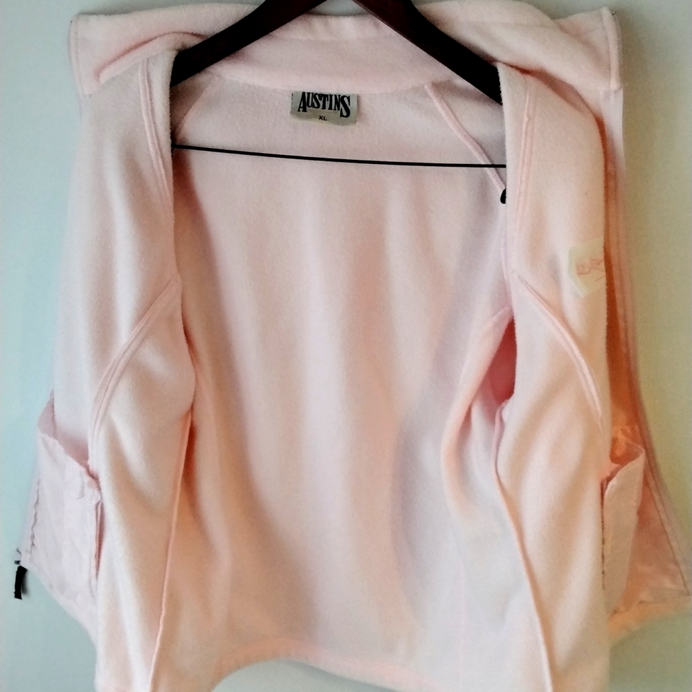 Ladies fleece jacket and baseball cap in pink - Picture 6 of 13